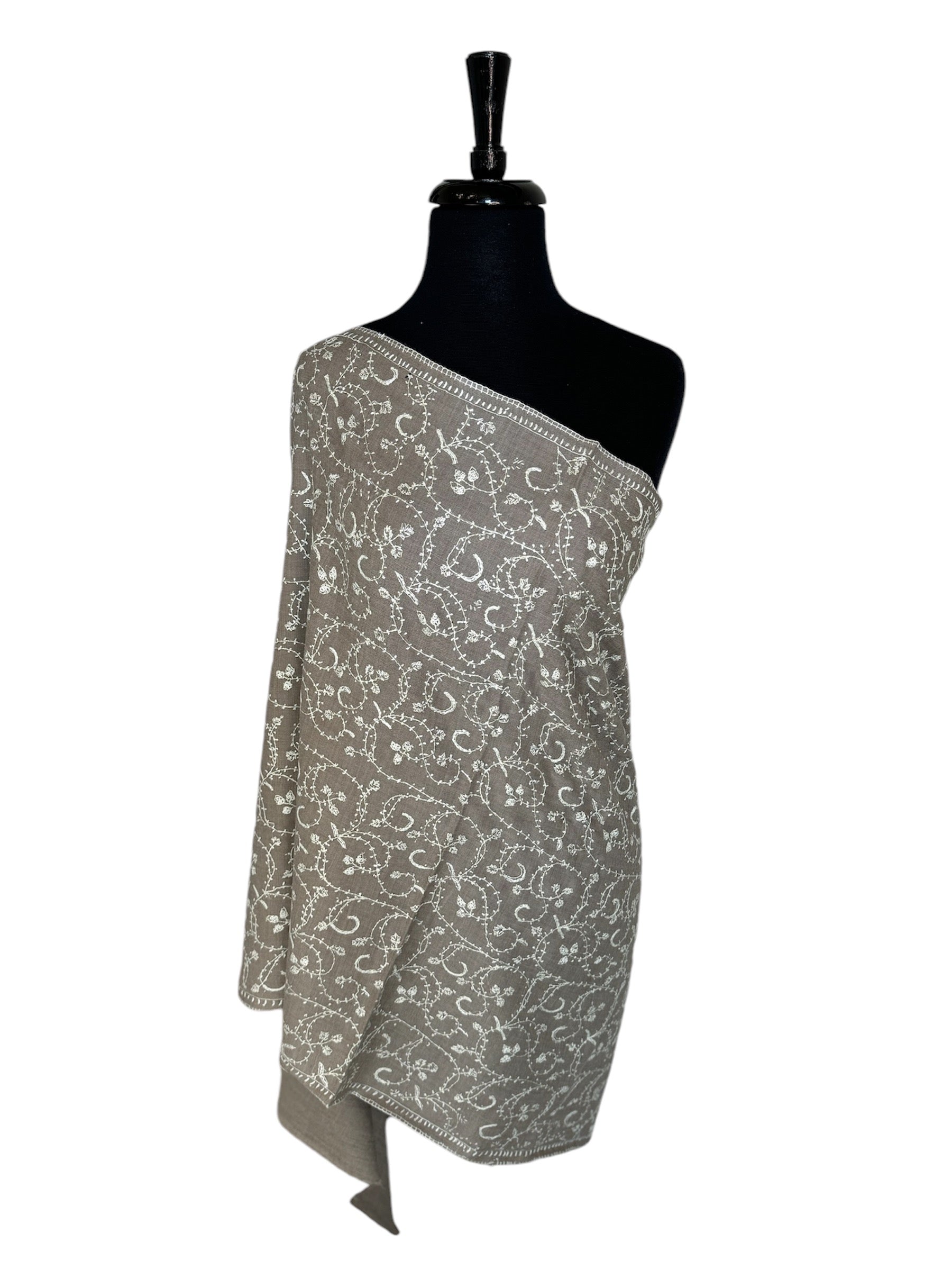 Kashmiri Feather-Light Woolen Stole - Sozni Jalidar Design image 6