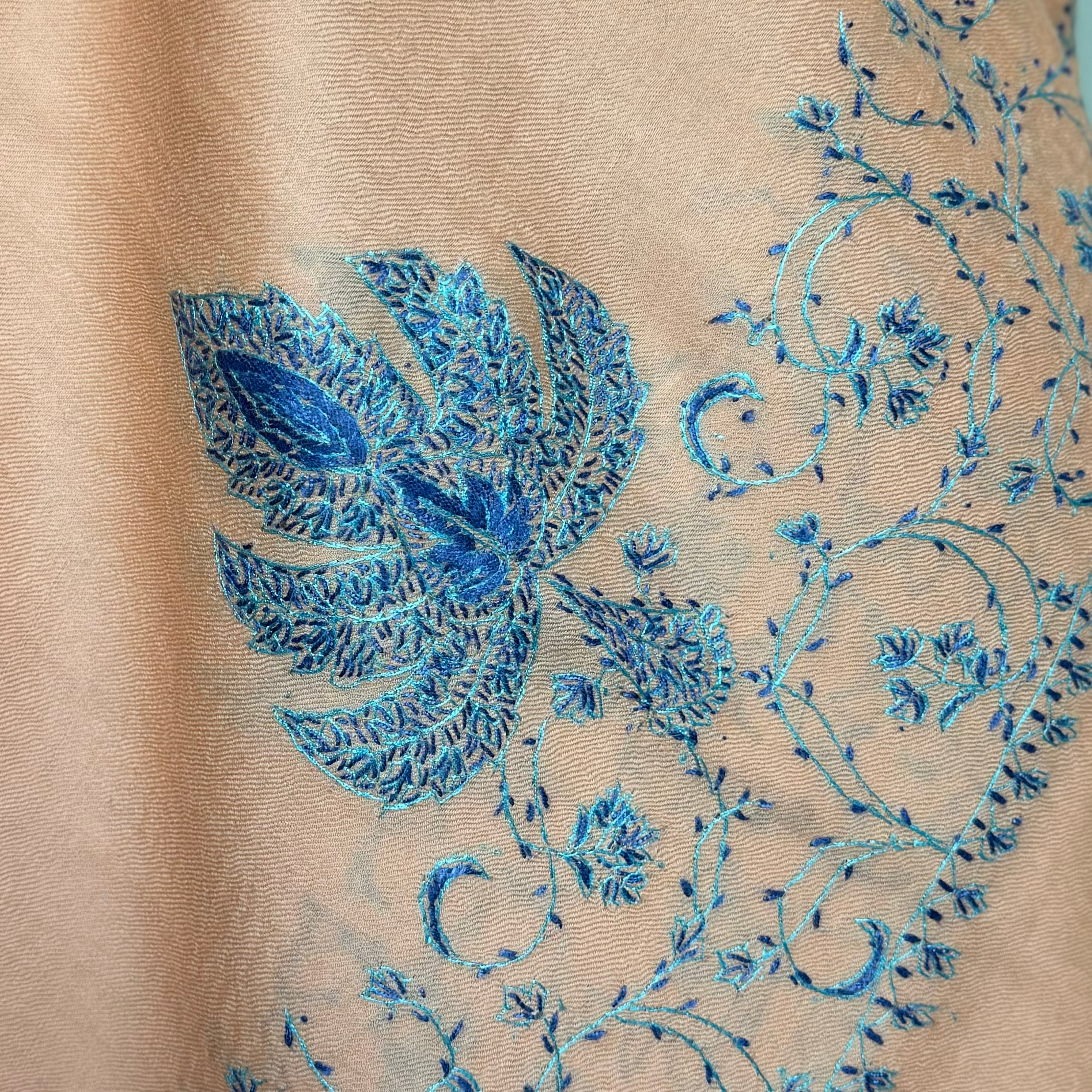 Kashmiri Woolen Stole - Sozni Paldar Design image 2