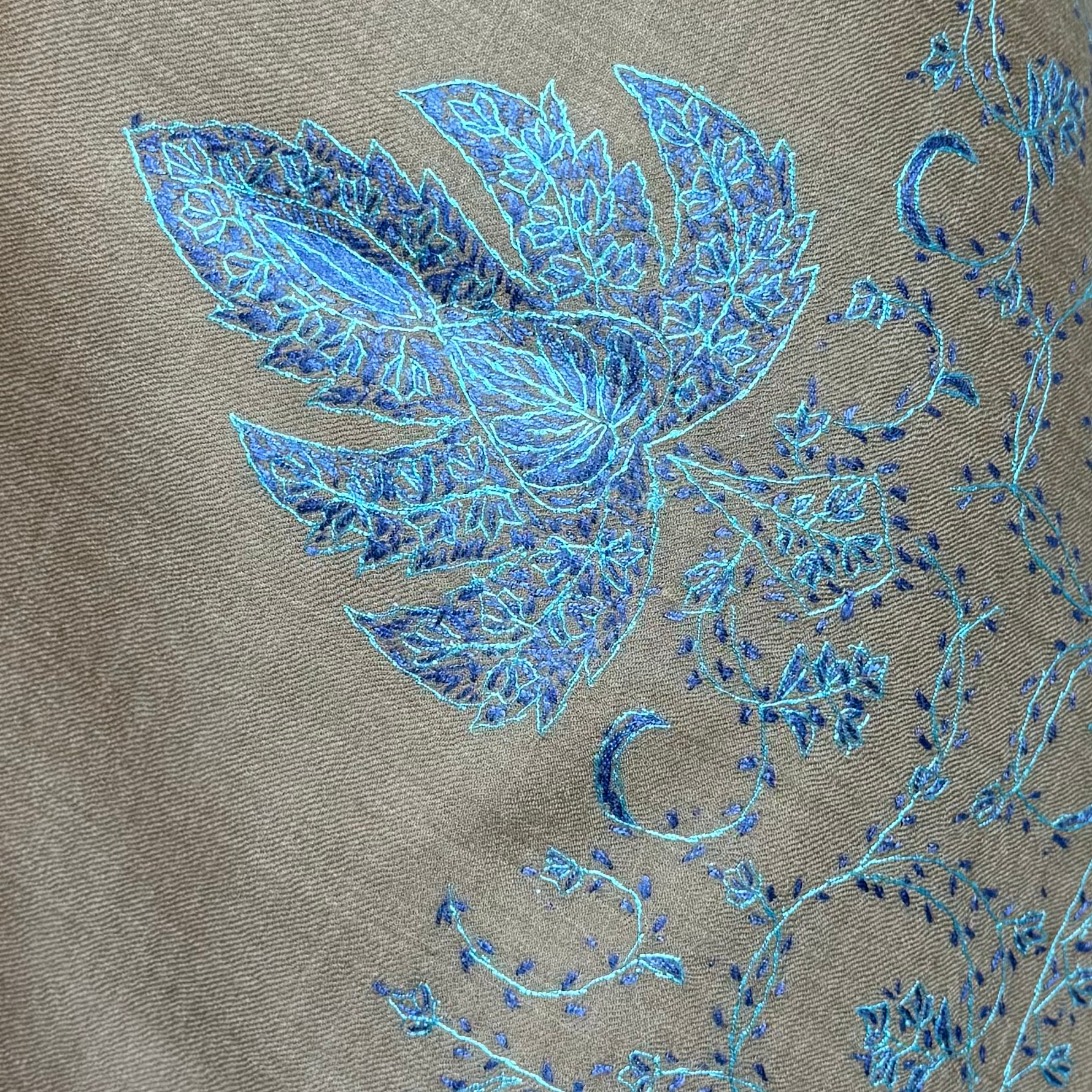 Kashmiri Woolen Stole - Sozni Paldar Design image 5
