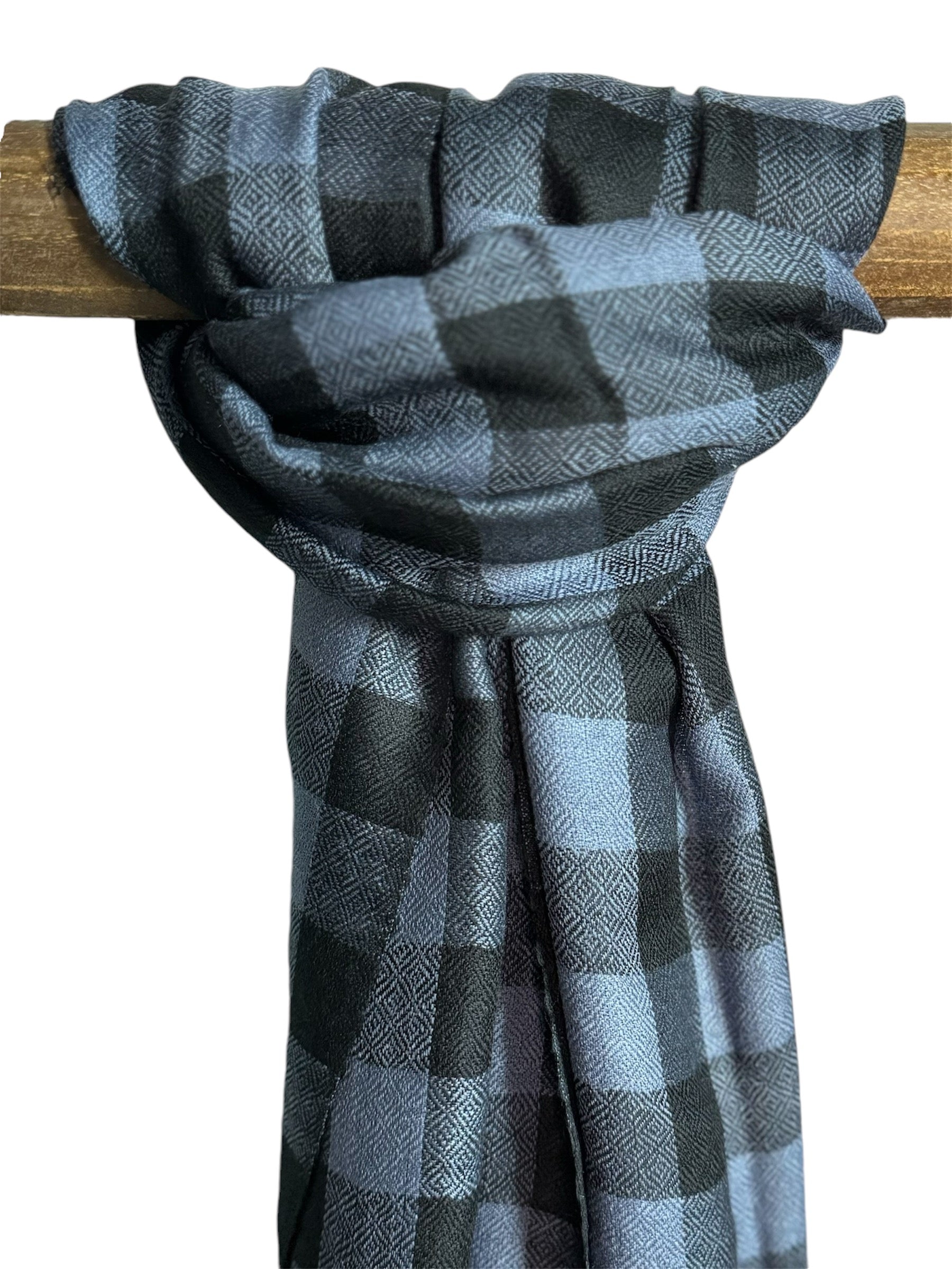Kashmiri Feather-Light Woolen Scarf: checkered image 1