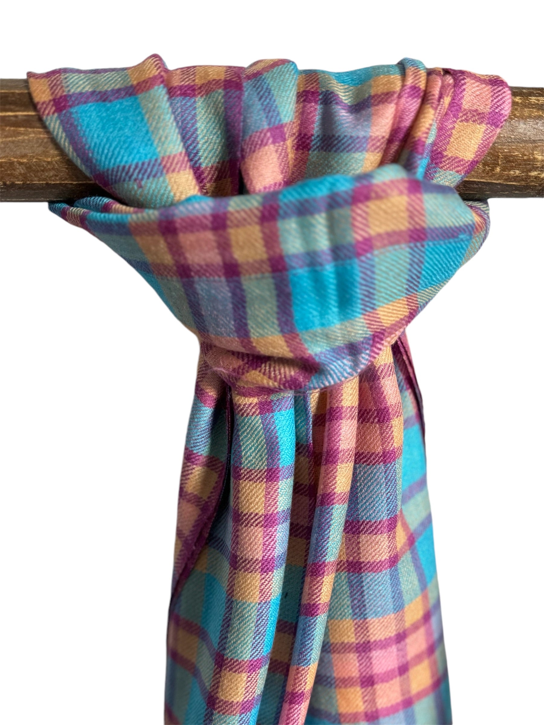 Kashmiri Feather-Light Woolen Scarf: checkered image 3